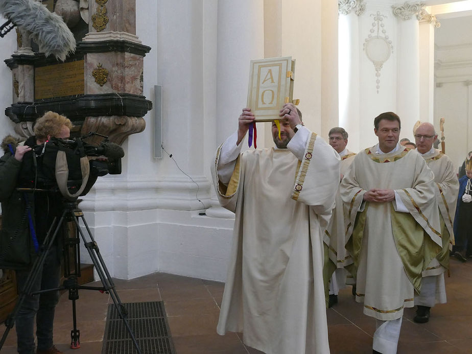 Aussendung der Sternsinger im Hohen Dom zu Fulda (Foto: Karl-Franz Thiede)